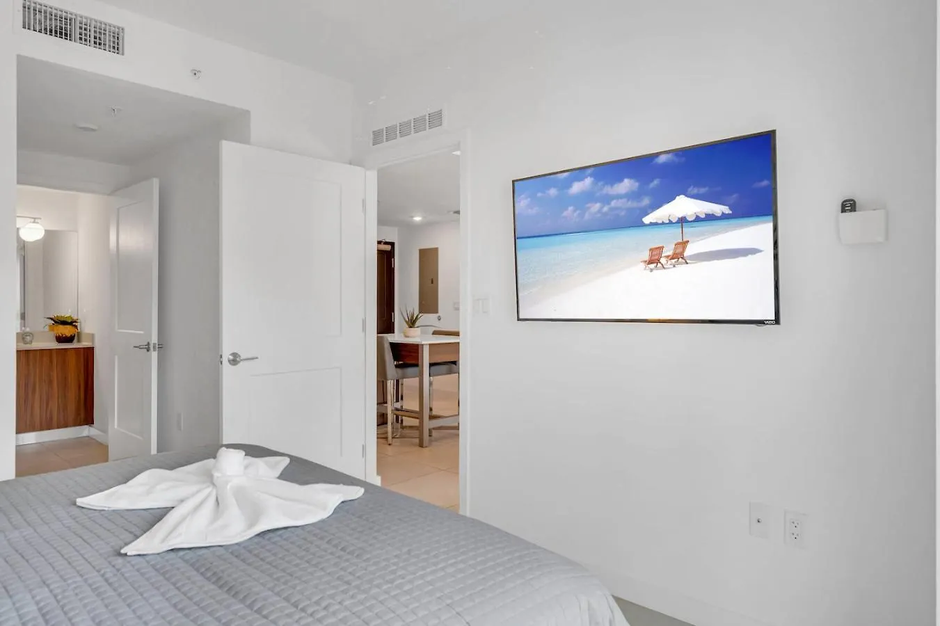 Centrally Located 2 Bed In The Heart Of Downtown With Free Parkin Miami