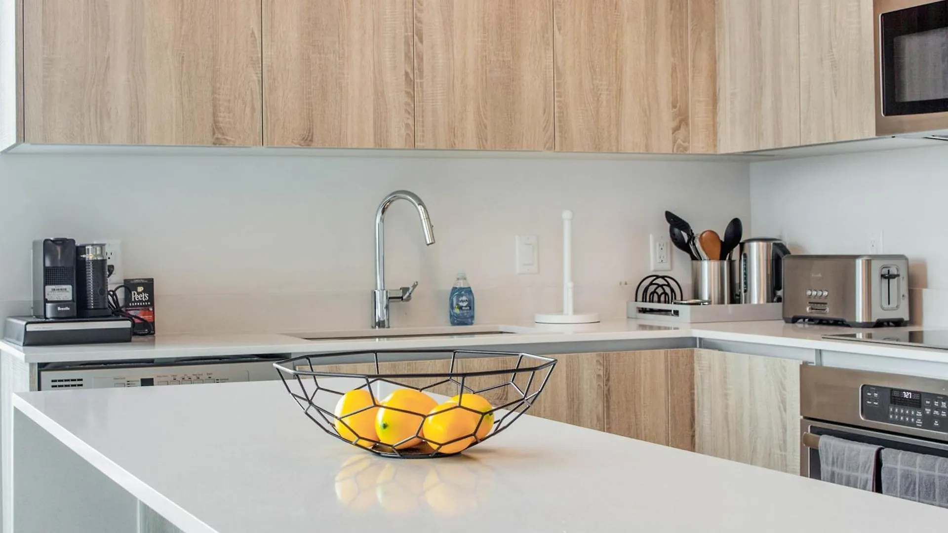 Quadro Residences By Ionica
