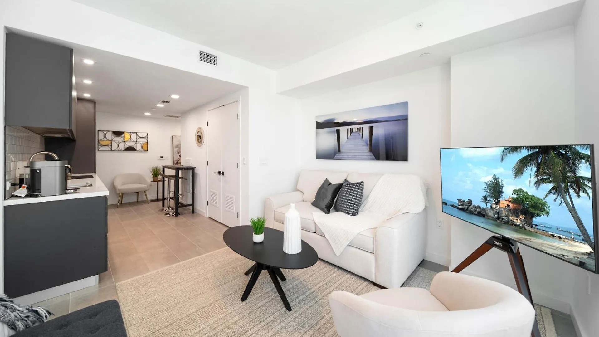 227 Condominium By Ionica Apartmán