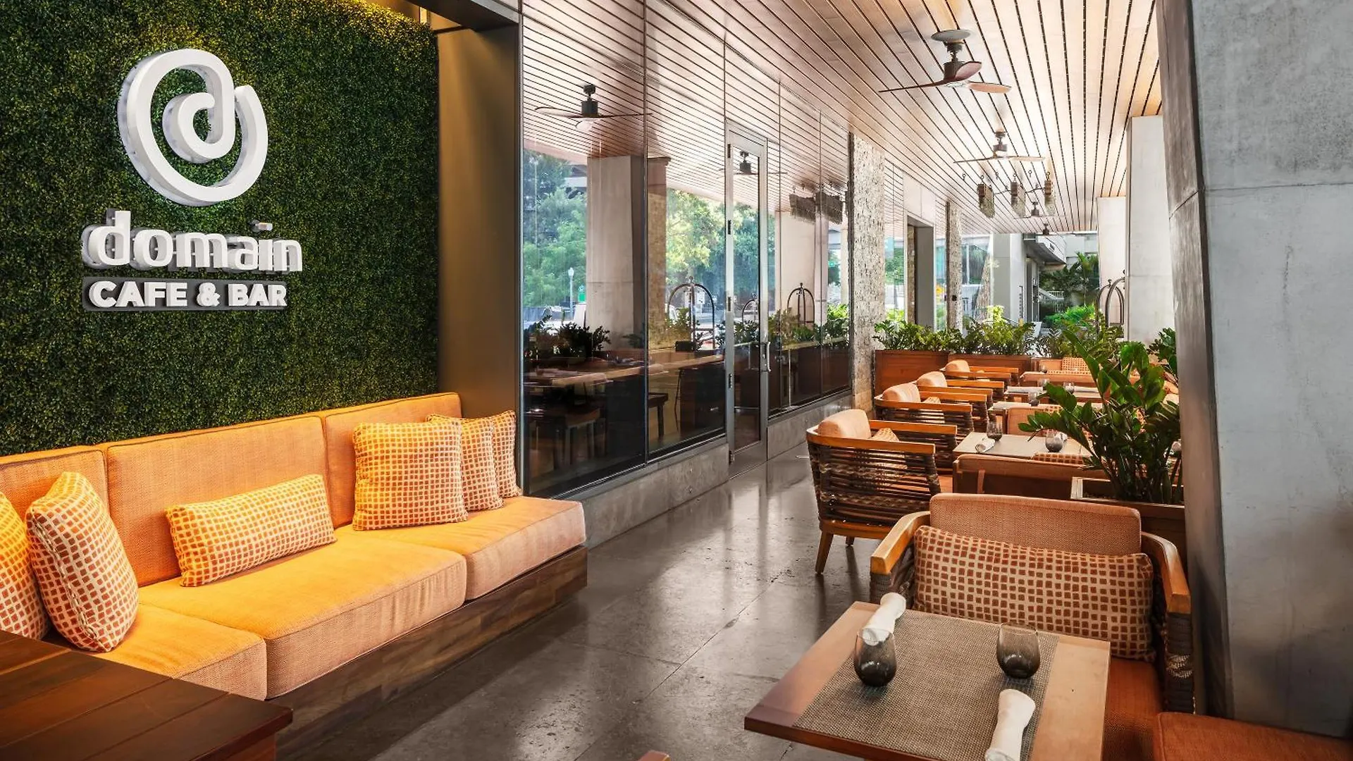 East Hotel 4*