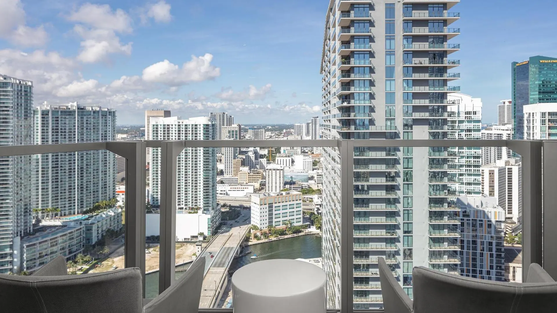 Hotel East 4*