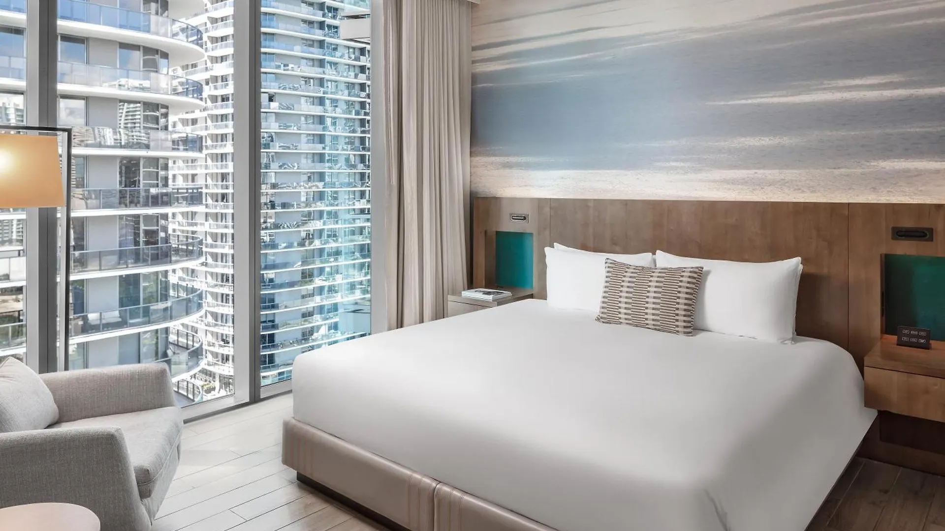 Hotel East 4*