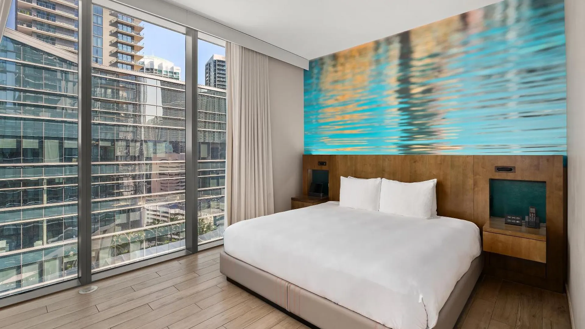 Hotel East 4*