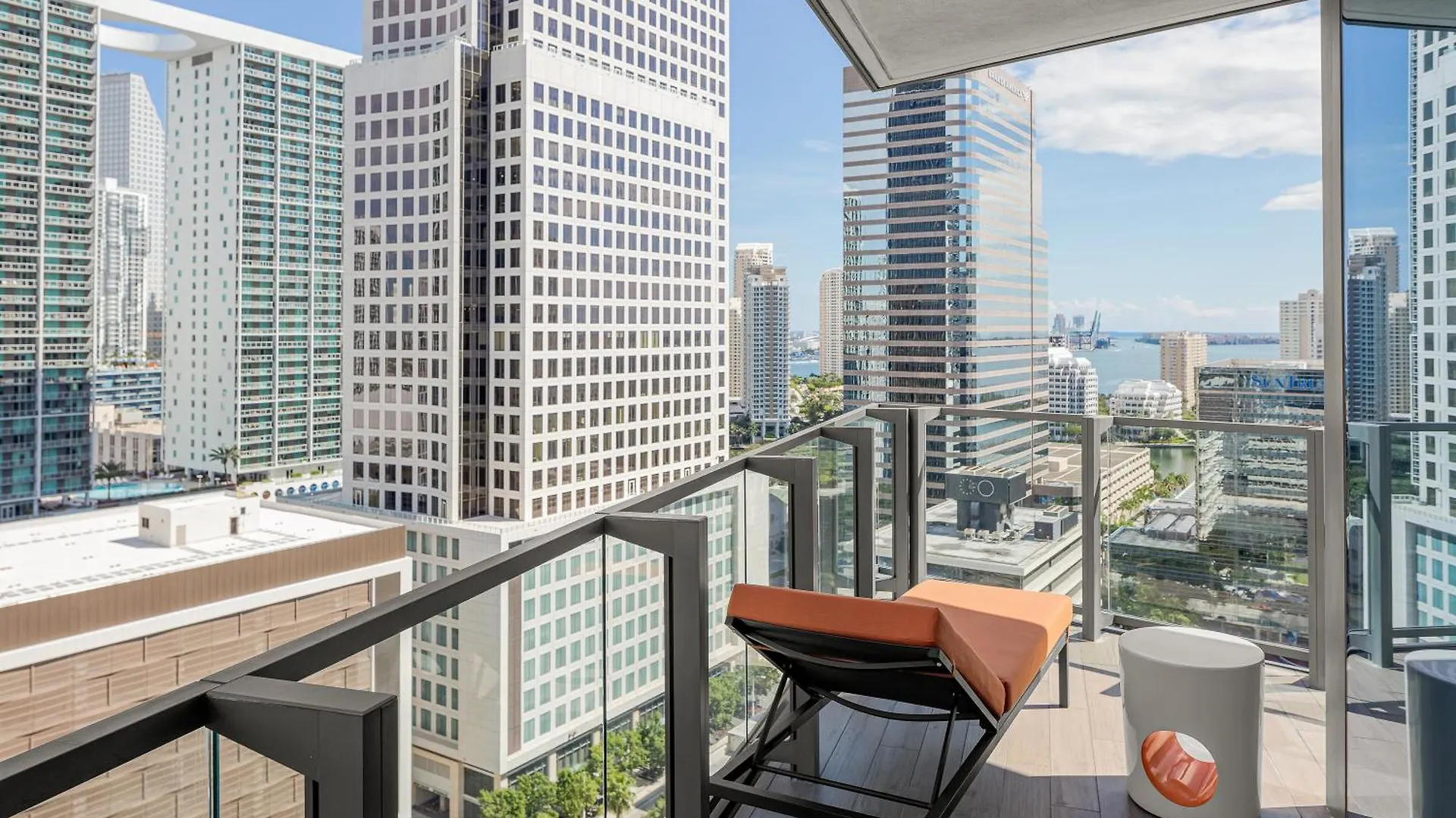 Hotel East 4*