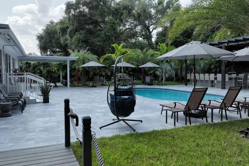 With Outdoor Sauna, Outdoor Bar And Pergola With Games Villa Miami