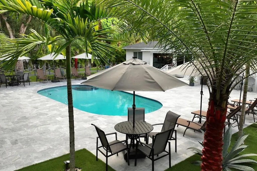 Villa With Outdoor Sauna, Outdoor Bar And Pergola With Games Miami