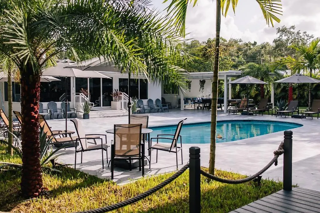 Villa With Outdoor Sauna, Outdoor Bar And Pergola With Games Miami