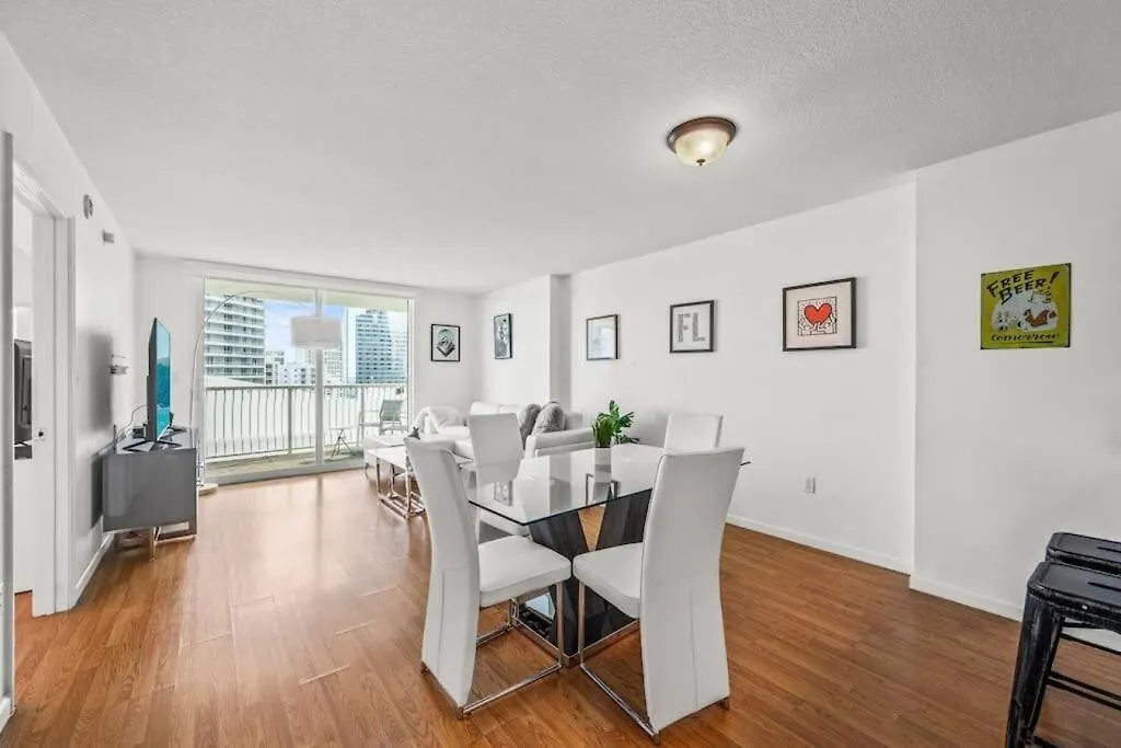Amazing High Rise At Brickell With Pool View Apartment