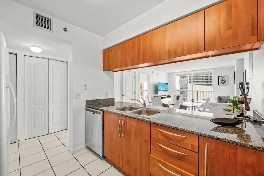 Amazing High Rise At Brickell With Pool View