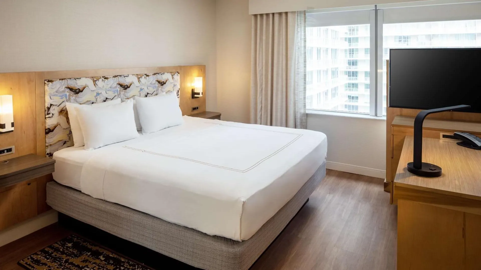 Hampton & By Hilton Downtown/brickell Hotell 3*