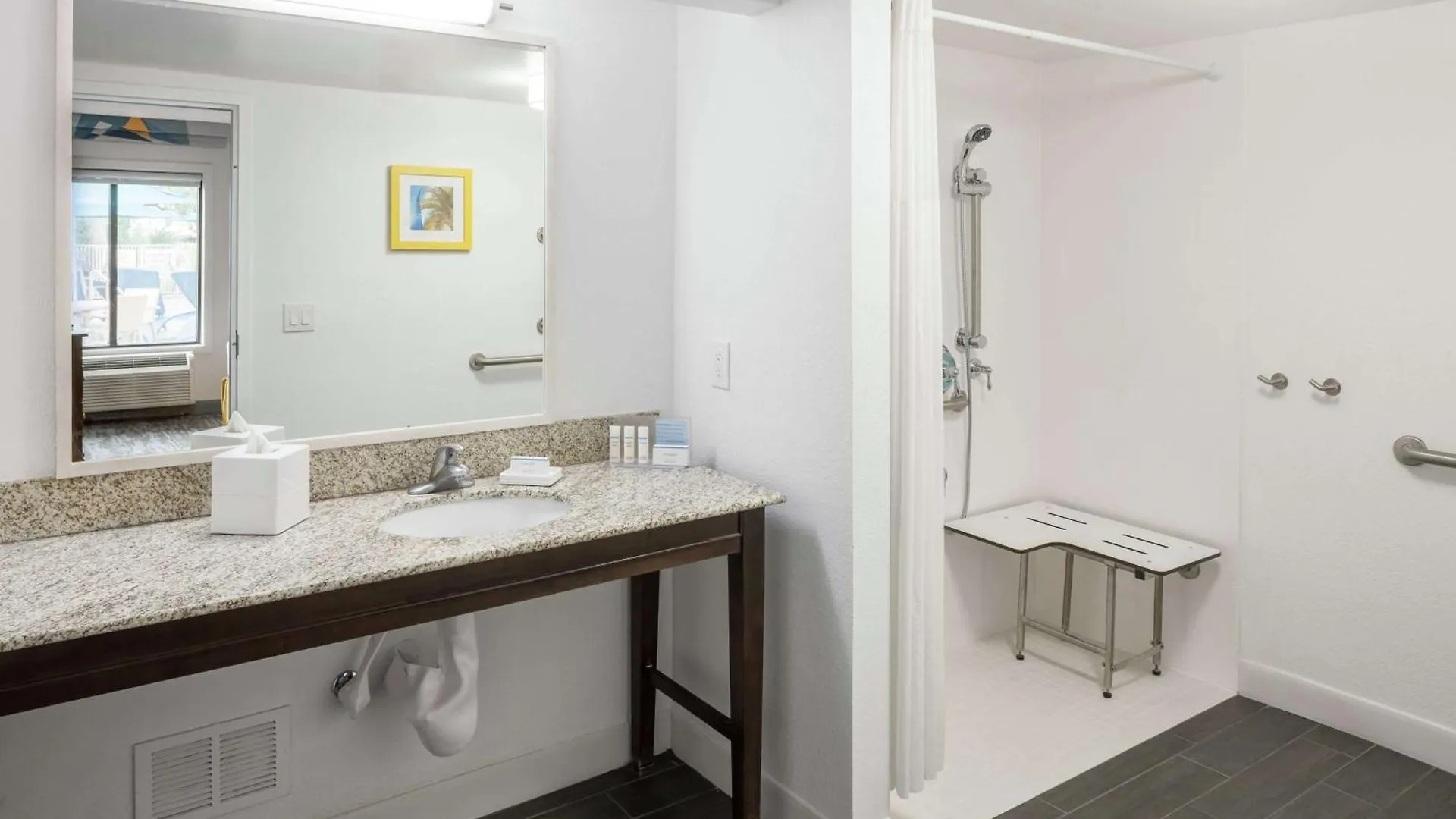 Hampton & Miami-doral Dolphin Mall Hotel 3*
