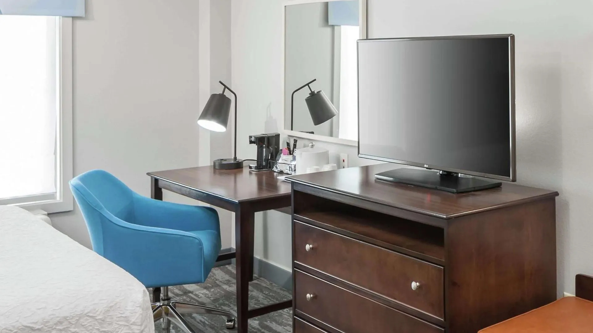 Hampton & Miami-doral Dolphin Mall Hotel 3*