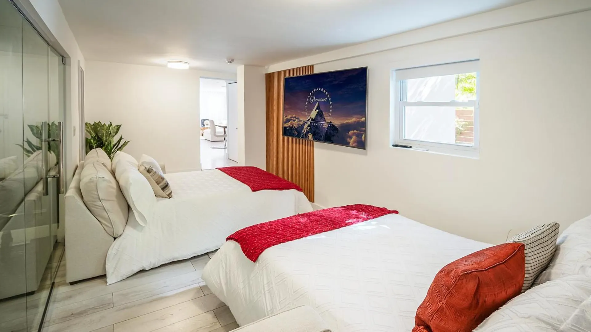Villa Oasis Vista Luxury Villa! 10 Min From Beach, Private Gym, Location! Miami