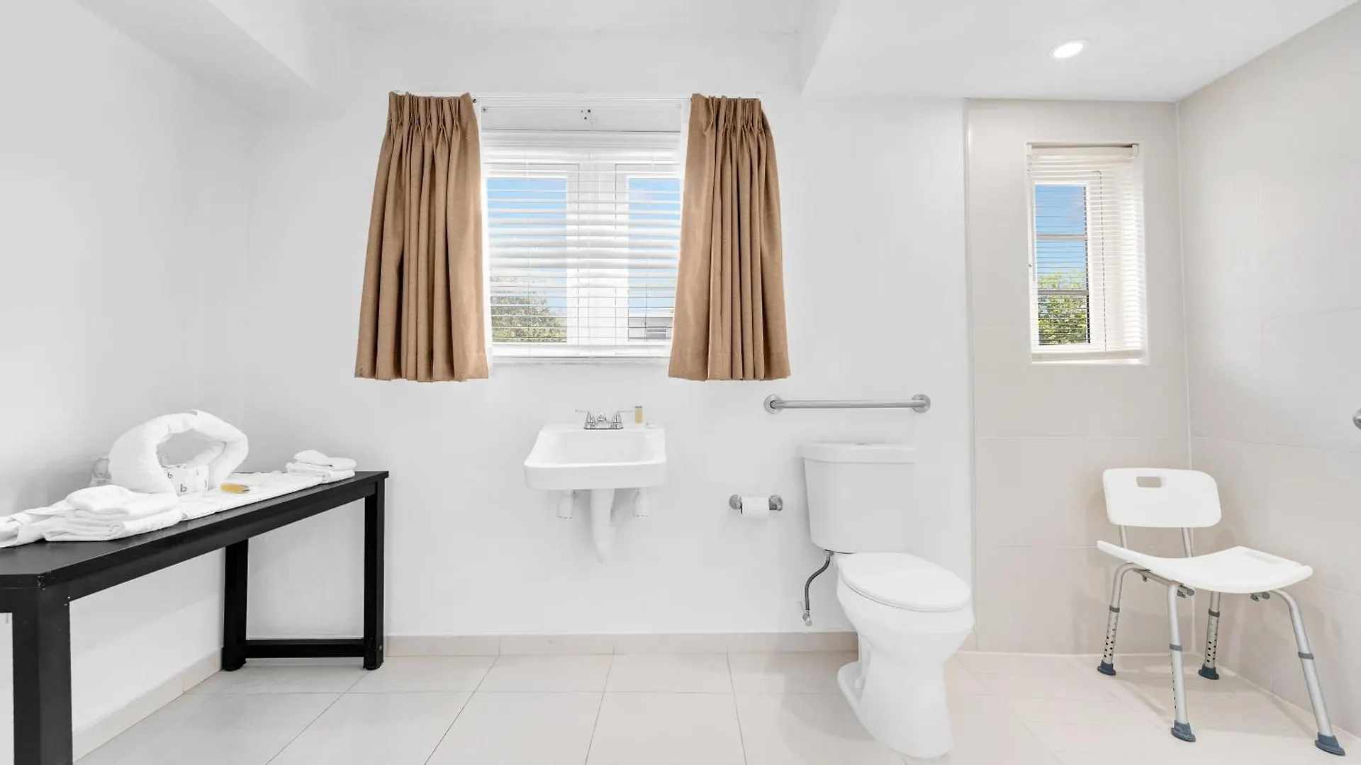 Отель Travelodge By Wyndham Biscayne Bay