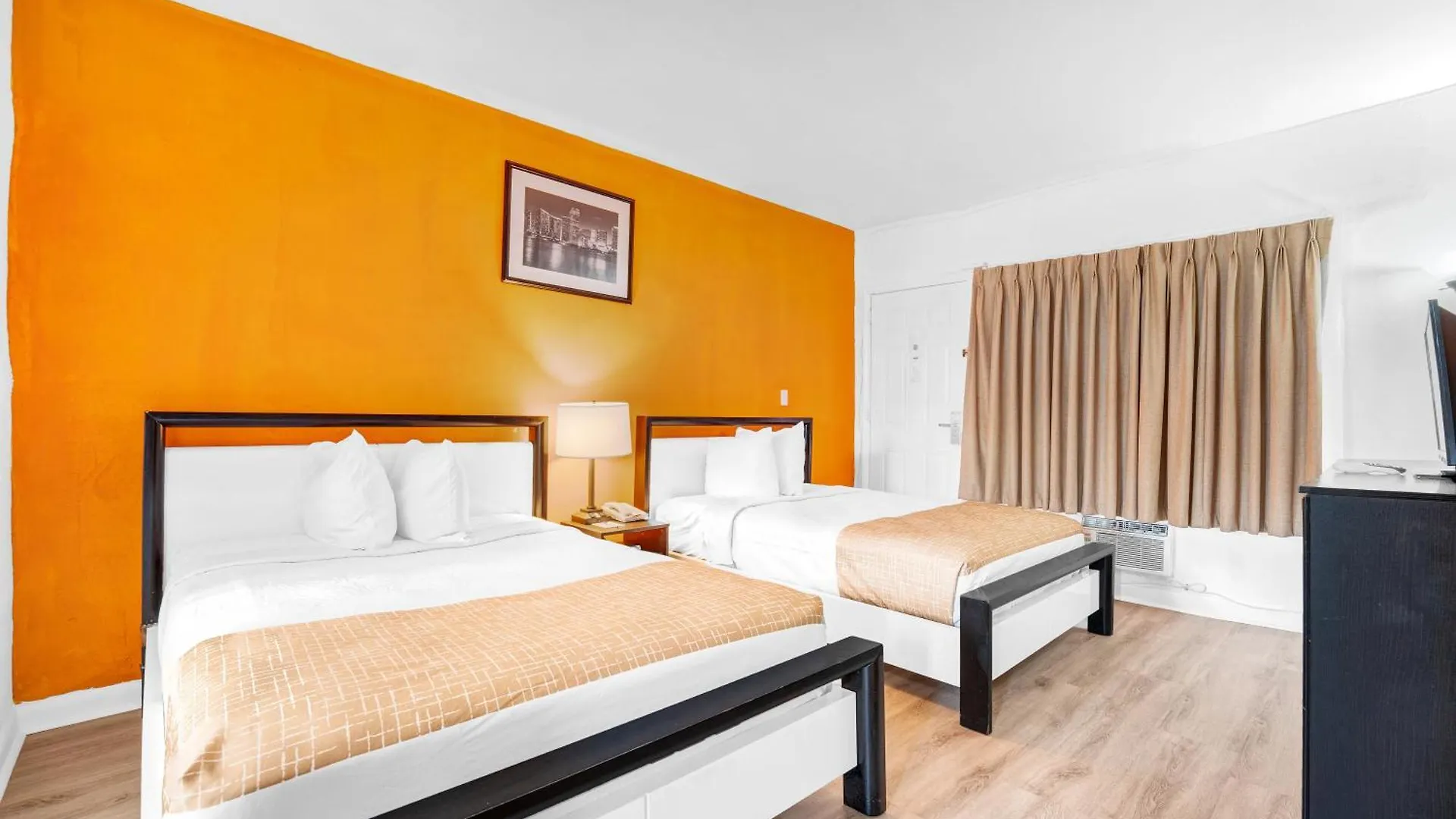 Travelodge By Wyndham Biscayne Bay