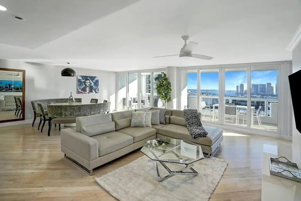 Over The Moon! Skyline And Water Views! * Miami