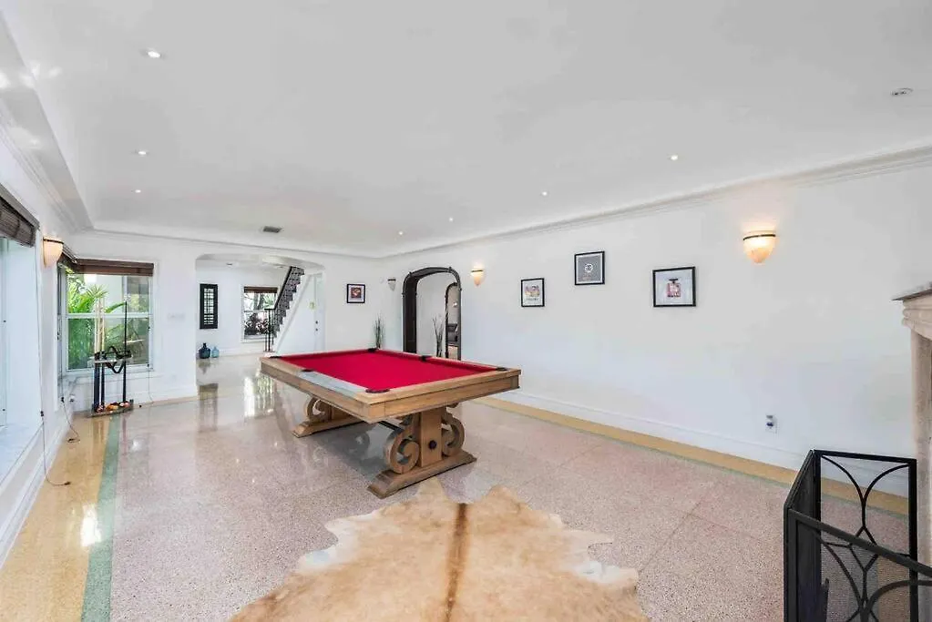 Sleeps 18 In Shores With Movie Theater / Pool / Jacuzzi Сasa de vacaciones Miami