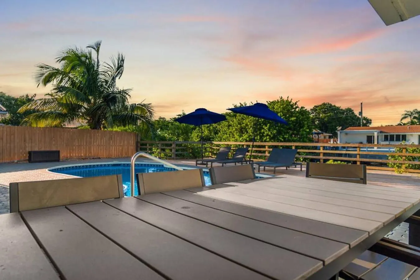 度假居 Waterfront Heated Pool