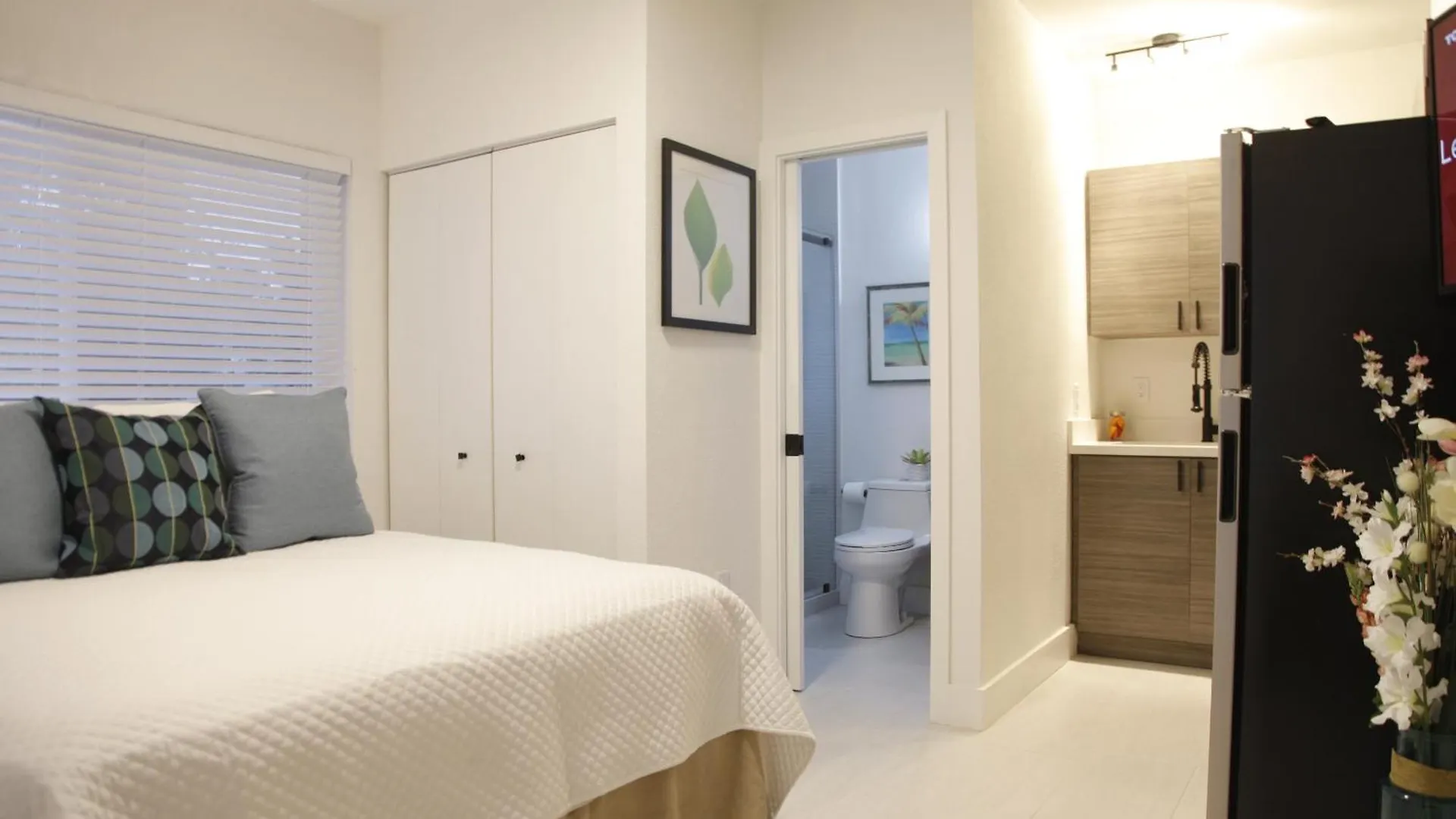 Apartment 1 Designer In The Upper East-side *