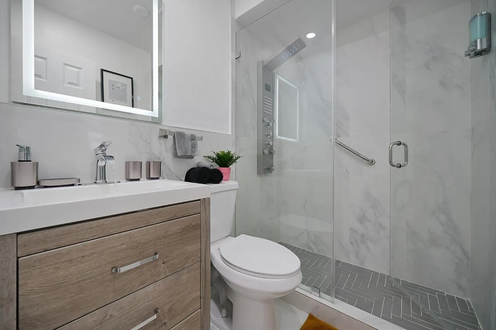Vacay Spot Wynwood: Urban Jungle Oasis With Massage Shower & Bbq Patio *