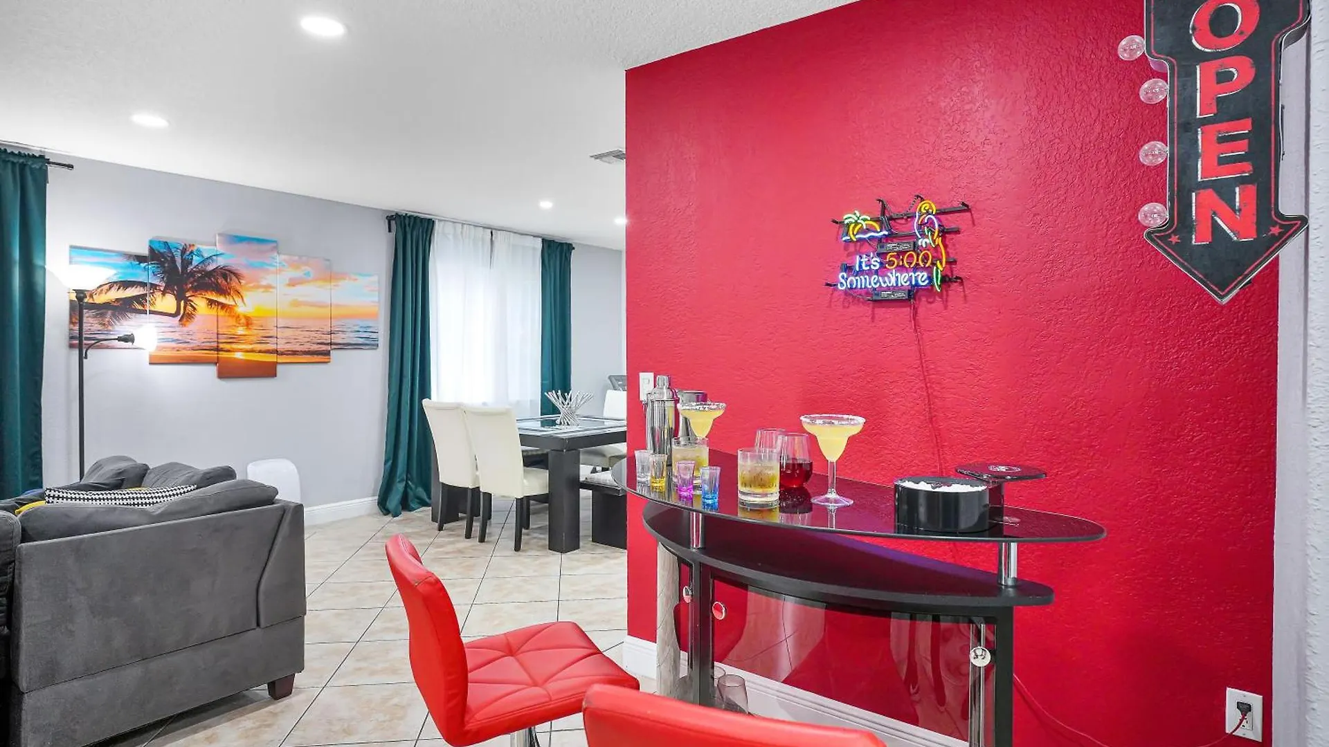 Vacay Spot Gables: Spacious Group Retreat With Game & Prime Location Holiday home