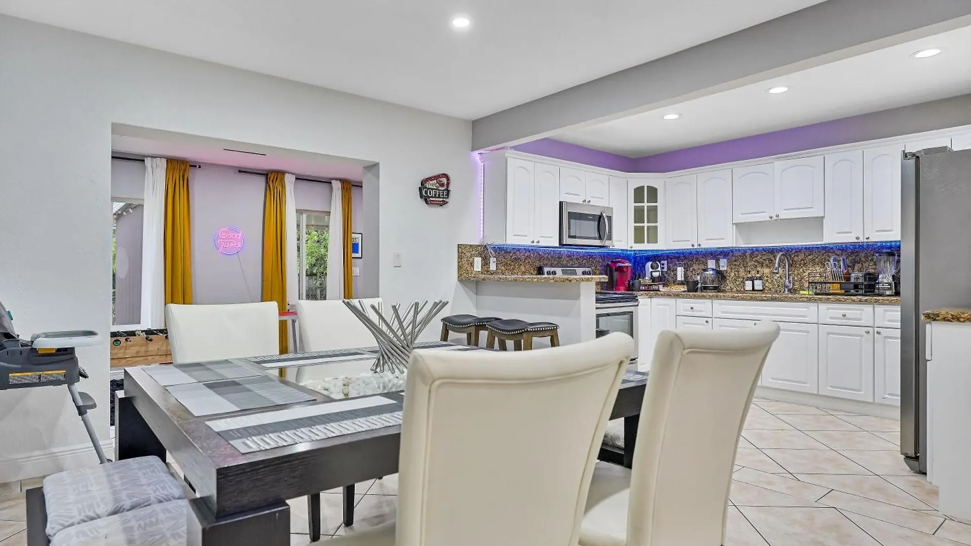 Vacay Spot Gables: Spacious Group Retreat With Game & Prime Location Miami