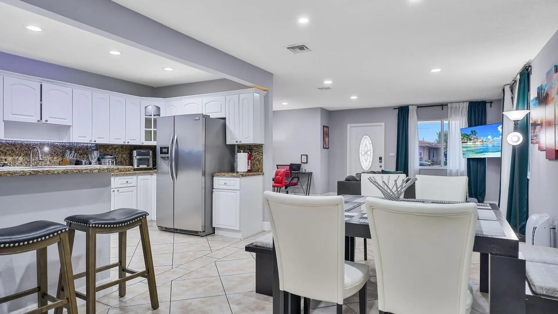 Vacay Spot Gables: Spacious Group Retreat With Game & Prime Location *
