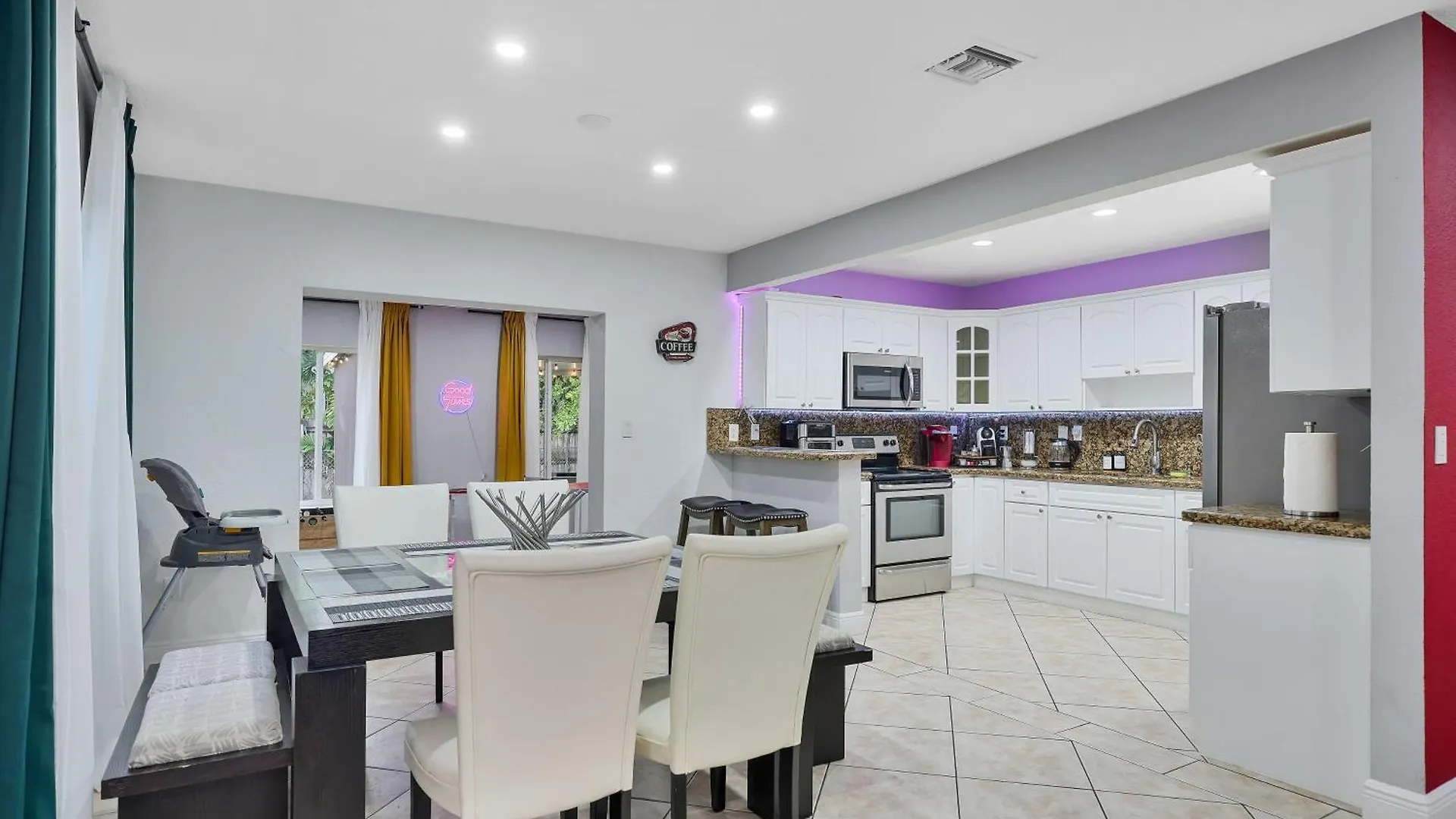 Vacay Spot Gables: Spacious Group Retreat With Game & Prime Location *
