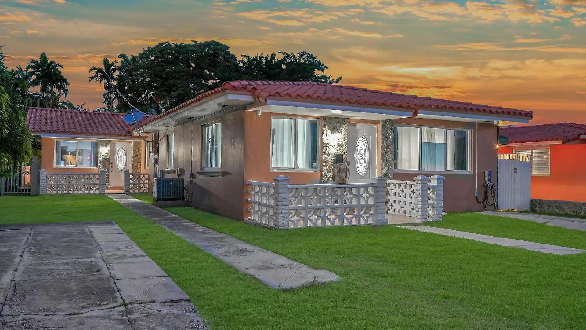 Holiday home Vacay Spot Gables: Spacious Group Retreat With Game & Prime Location *
