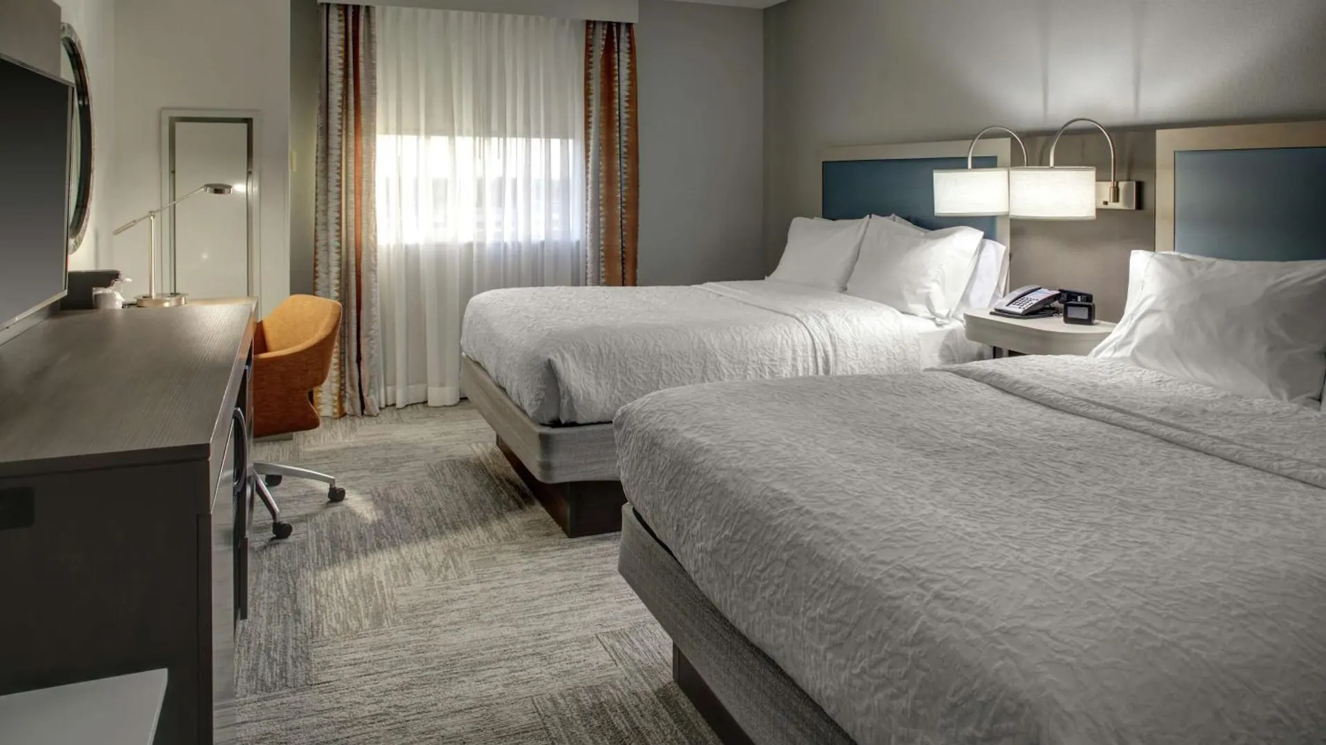 Hampton & Airport South/blue Lagoon Майами