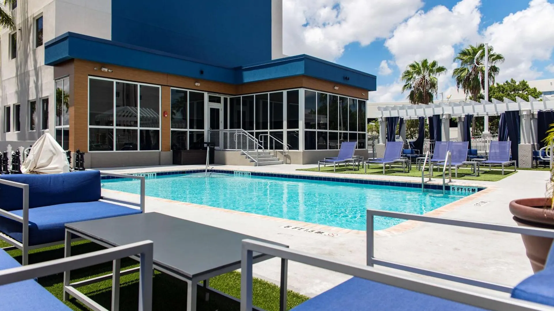 Hampton & Airport South/blue Lagoon Hotel 3*