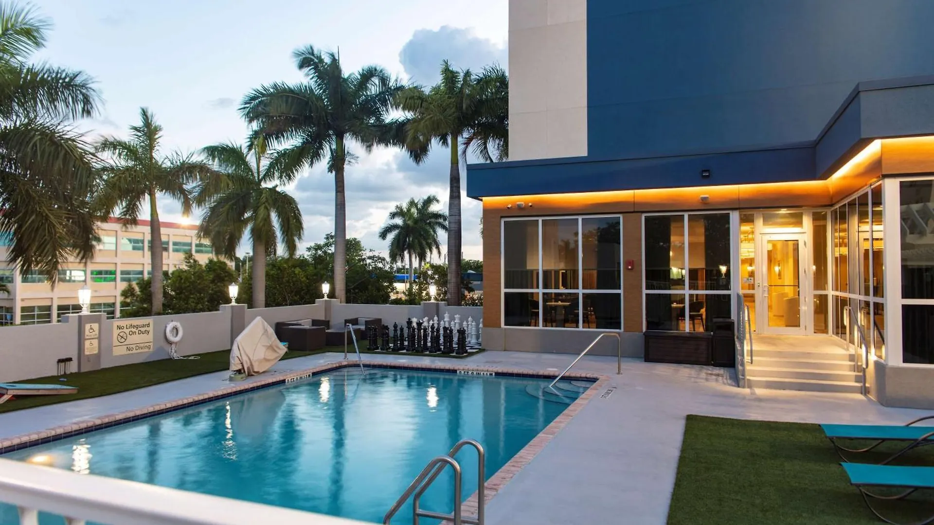 Hotel Hampton & Airport South/blue Lagoon 3*