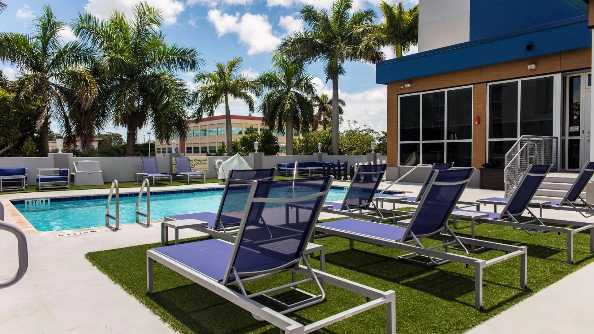 Hampton & Airport South/blue Lagoon