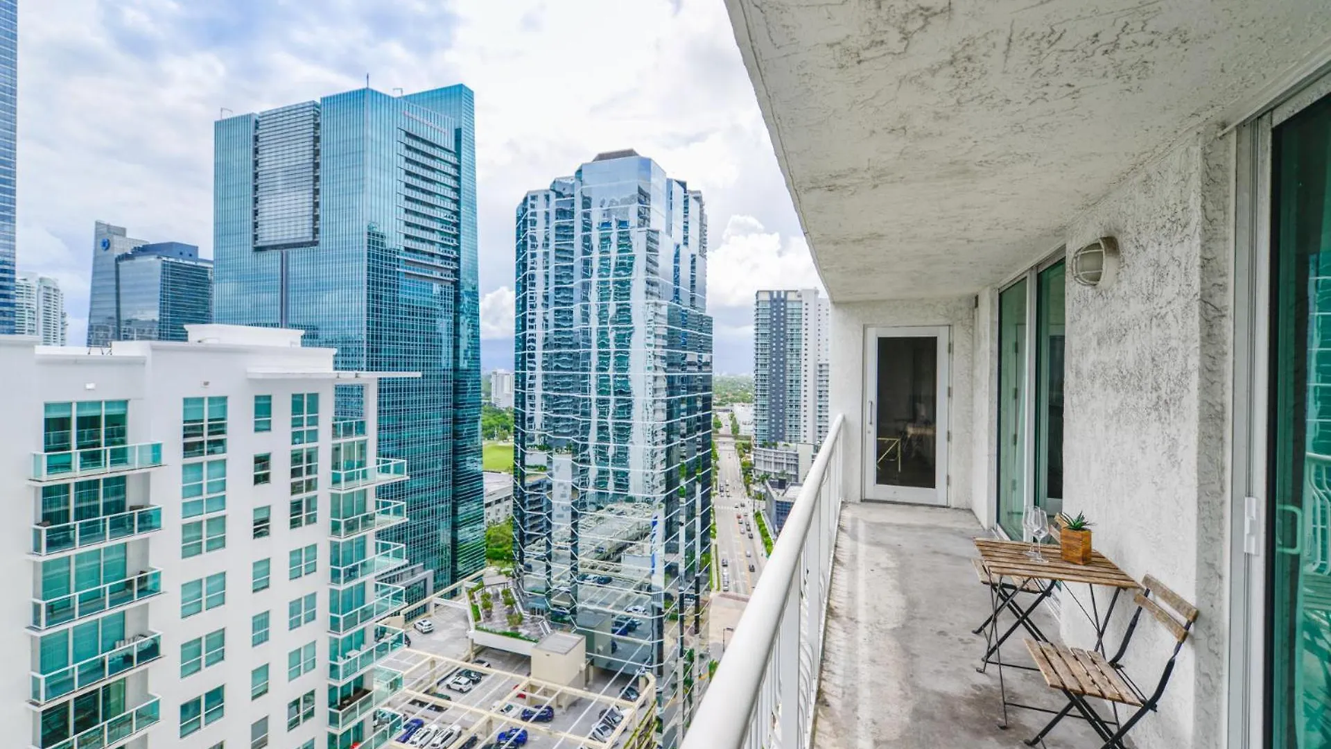 Style, Comfort, And Perfect Location In Brickell Apartment *