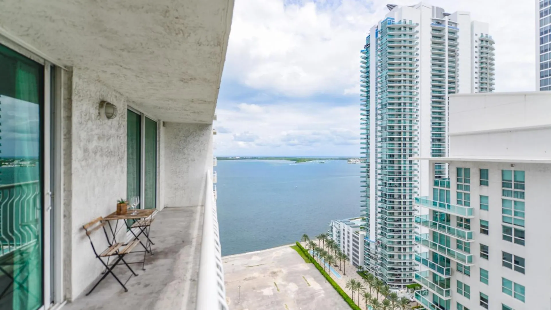 Apartment Style, Comfort, And Perfect Location In Brickell Miami