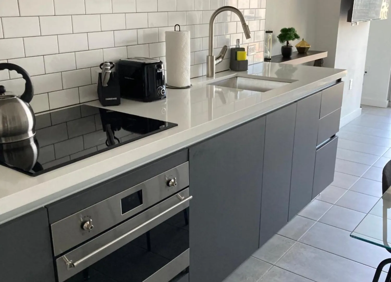 Brand New Modern 1 Bedroom Unit Downtown *