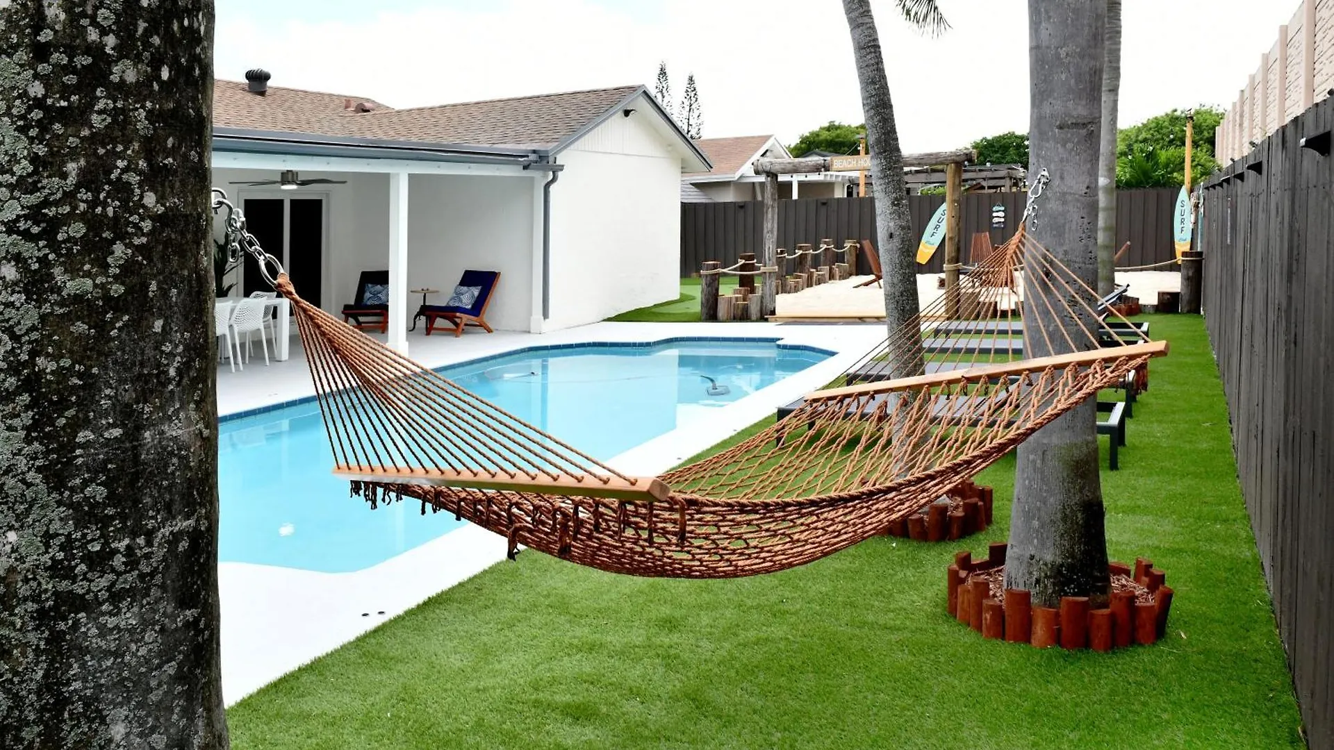 Casa de Férias Original Art Poolside Fun House Minigolf L42 Miami