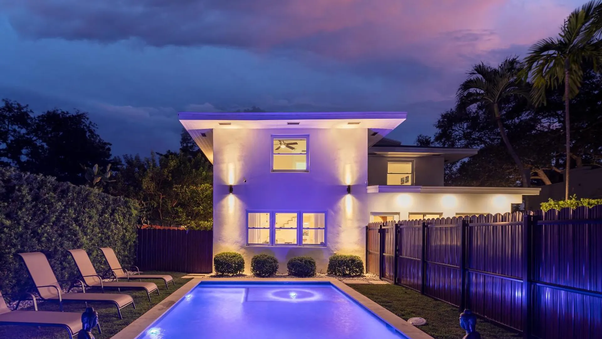 Villa Oasis Vista Luxury Villa! 10 Min From Beach, Private Gym, Location! *