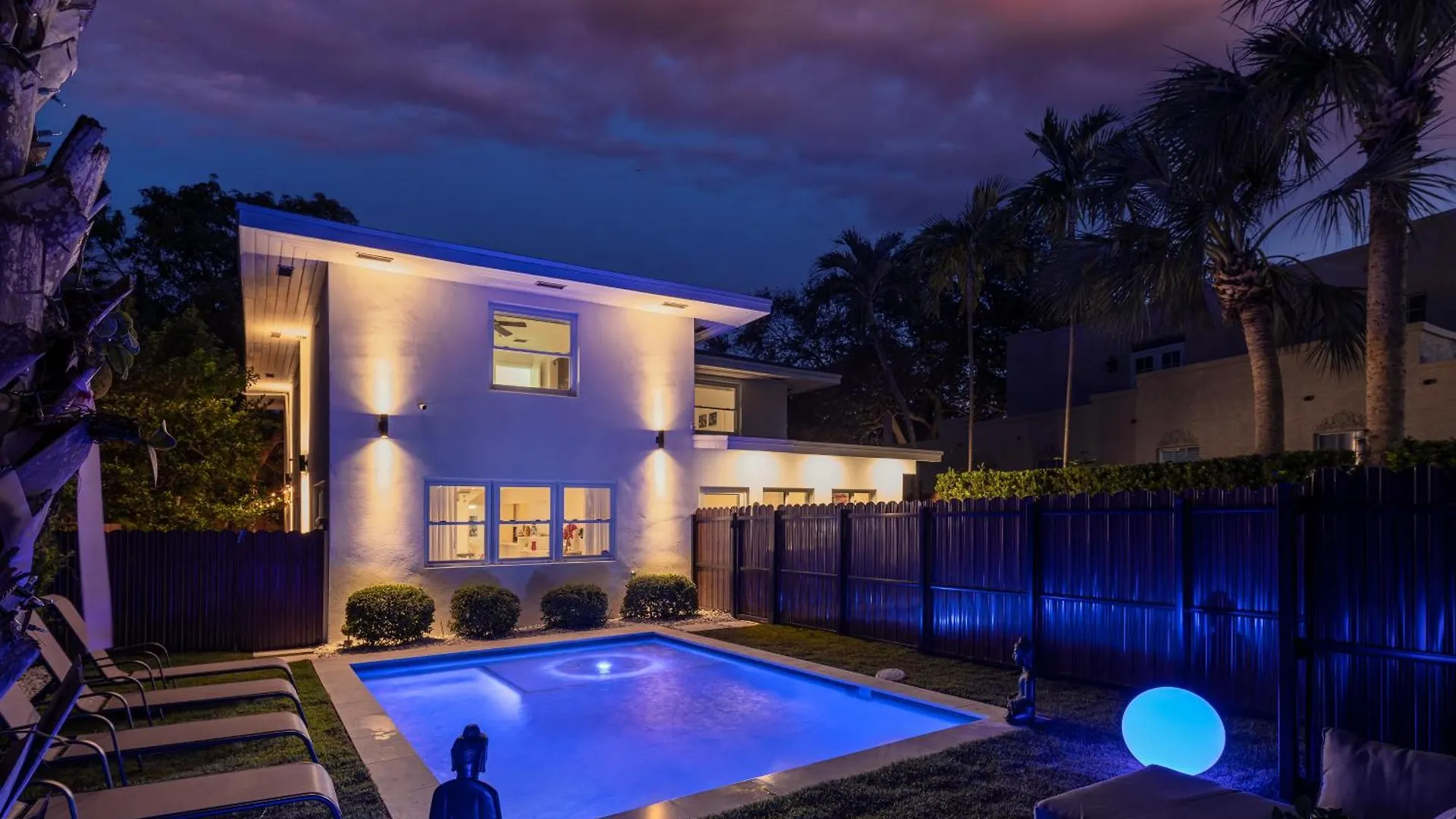 Oasis Vista Luxury Villa! 10 Min From Beach, Private Gym, Location!