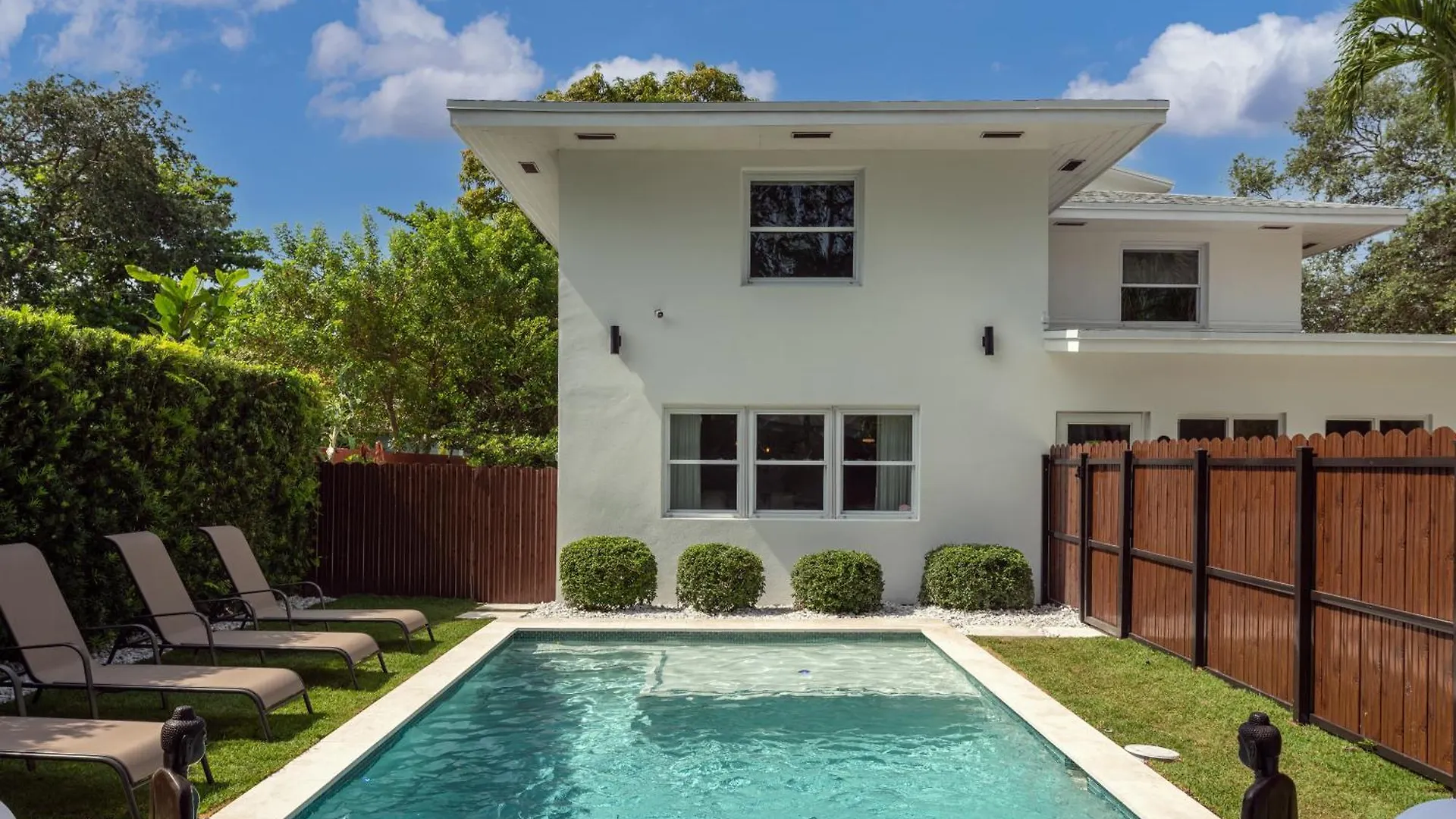 Oasis Vista Luxury Villa! 10 Min From Beach, Private Gym, Location! Miami