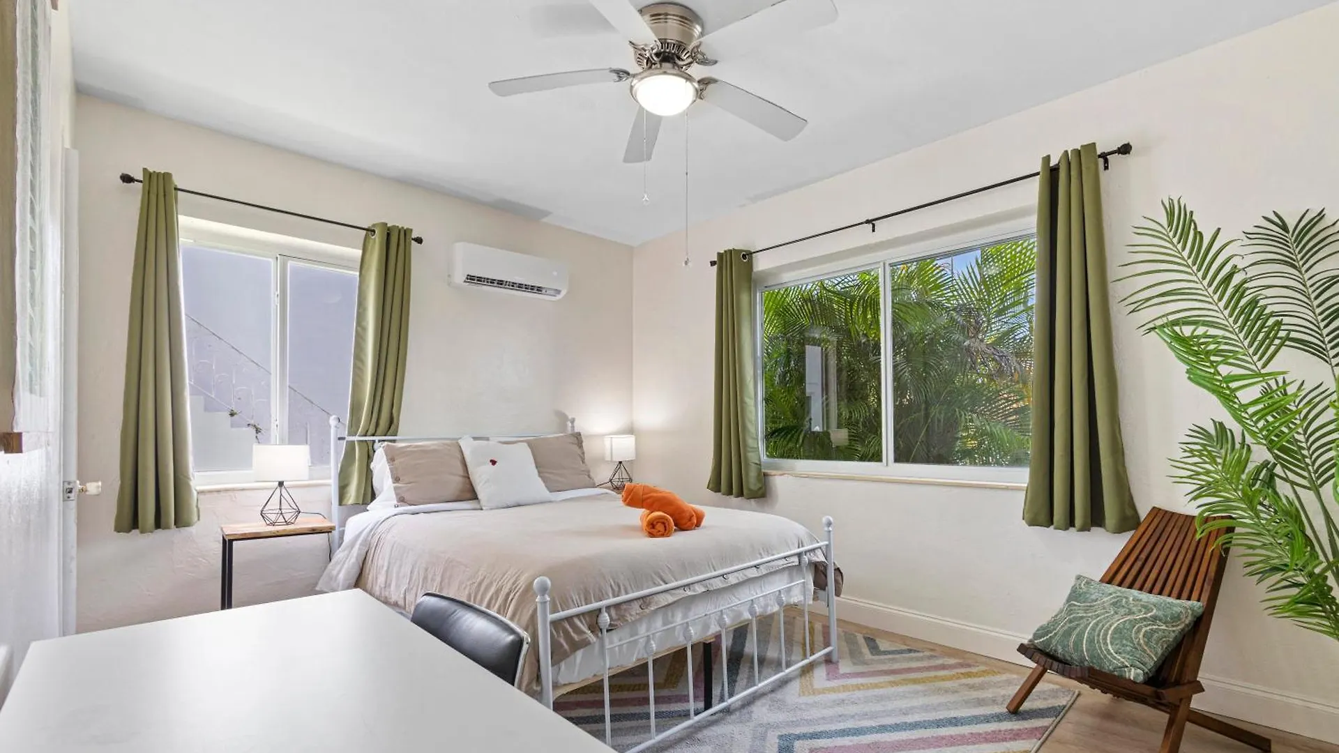 Enchanting Airport-adjacent Apartment Miami