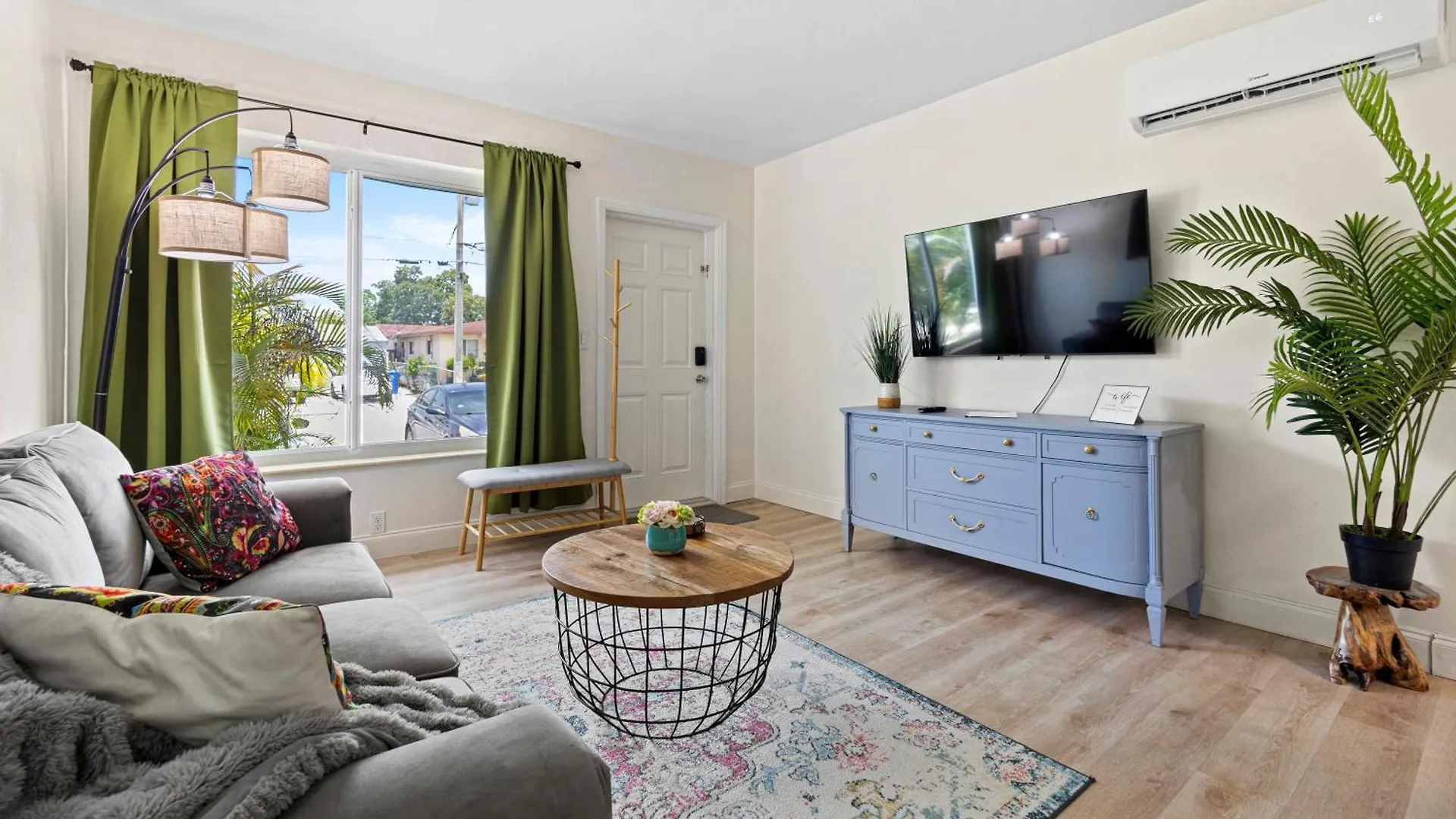 Enchanting Airport-adjacent Apartment Miami