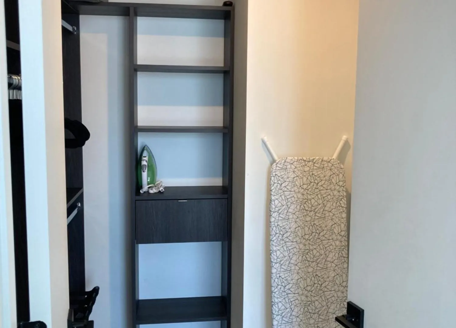 Lägenhet Brand New Modern 1 Bedroom Unit Downtown *