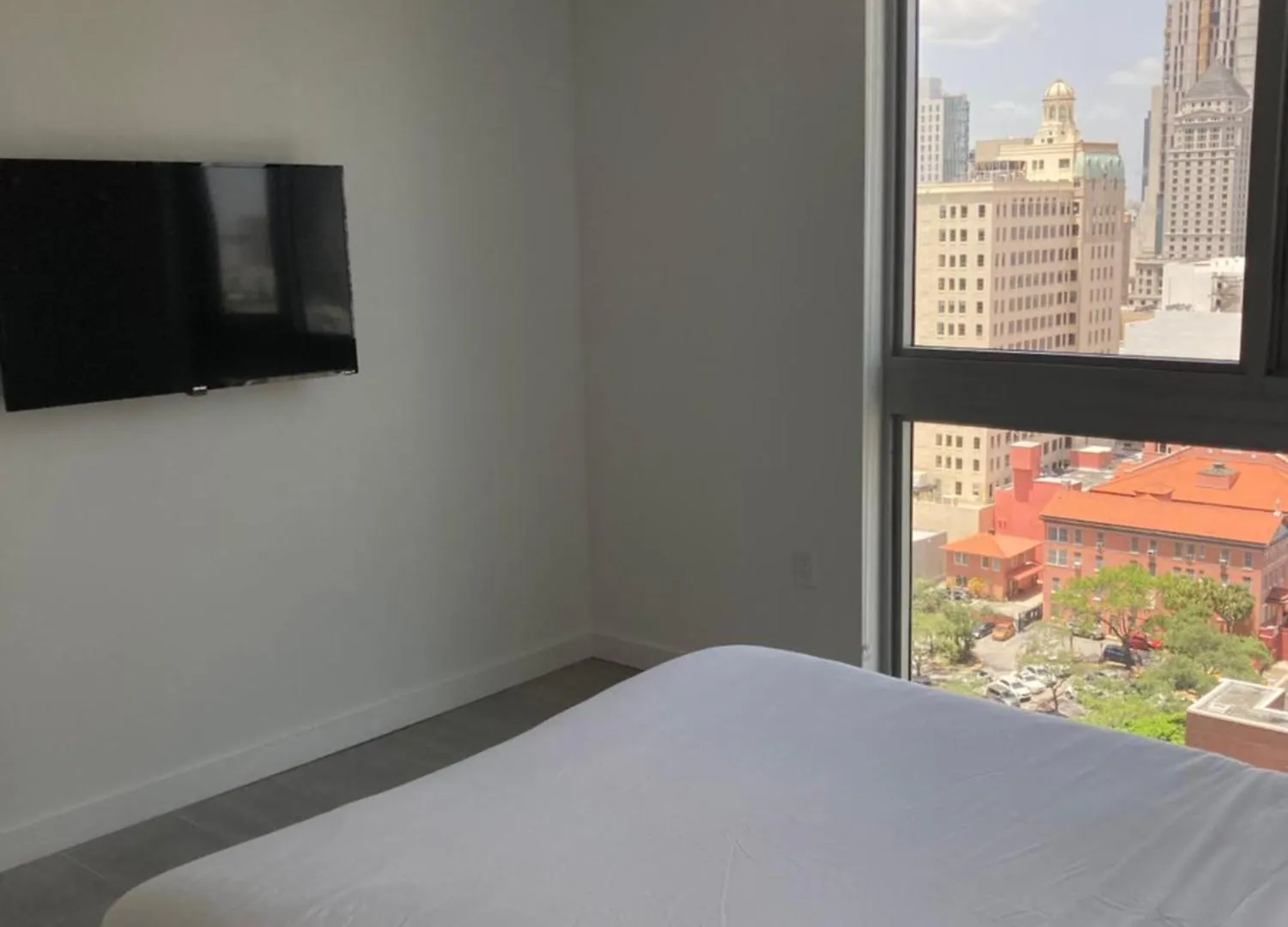 Brand New Modern 1 Bedroom Unit Downtown