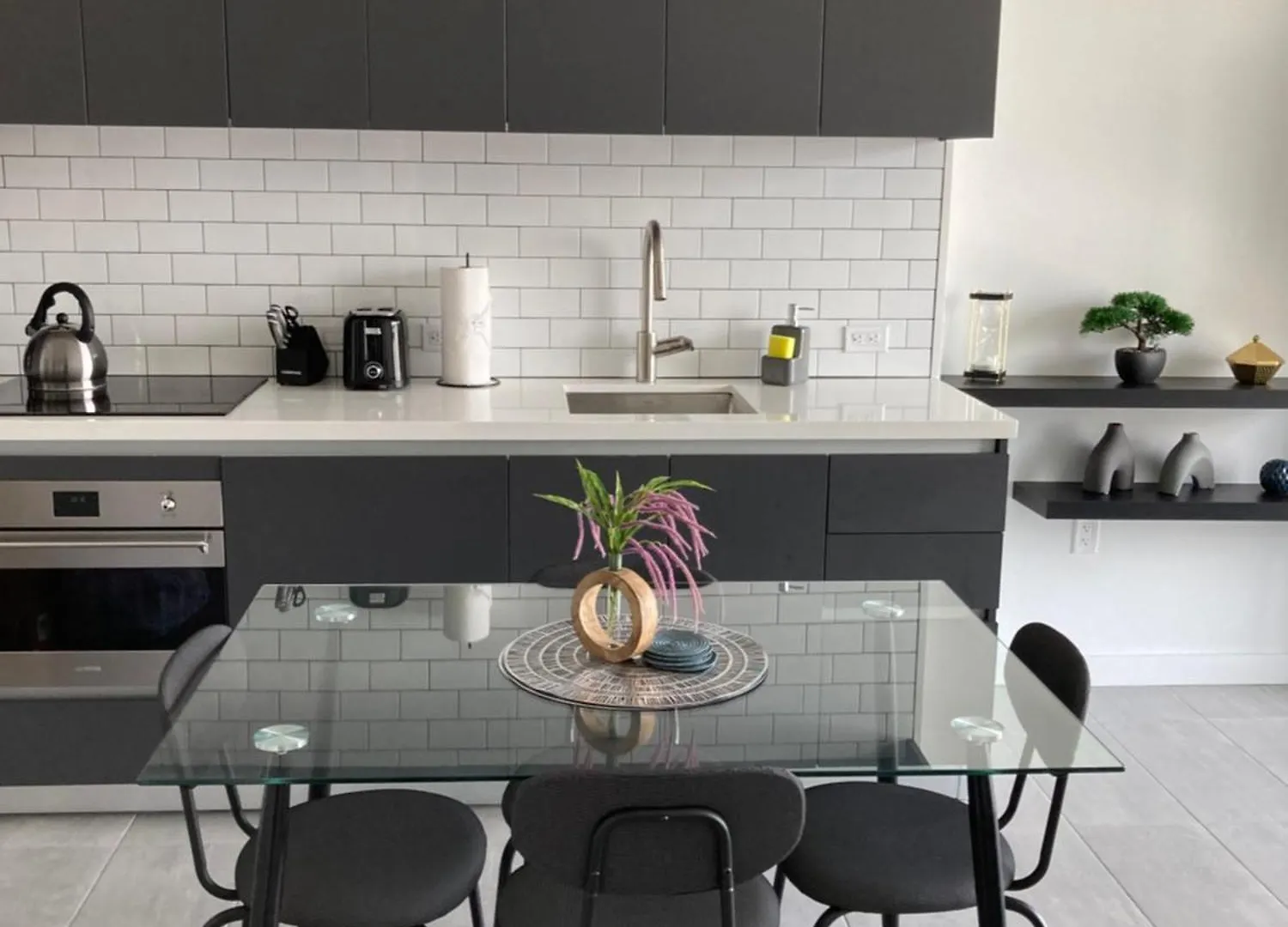 Brand New Modern 1 Bedroom Unit Downtown Lägenhet