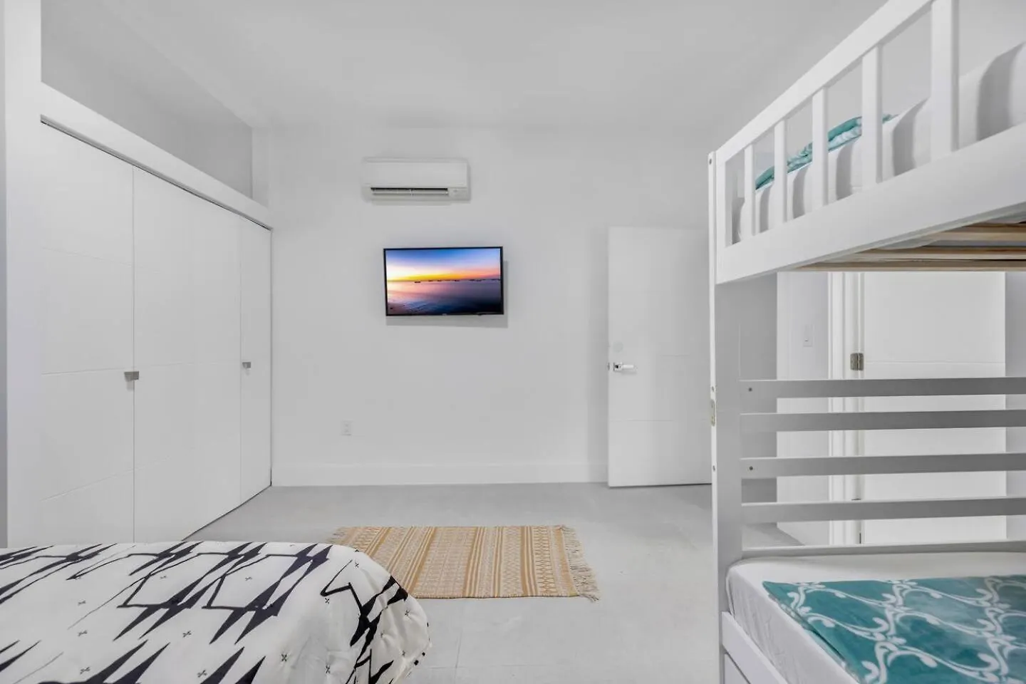 Up To 16 Guests! Modern House Near Wynwood Villa