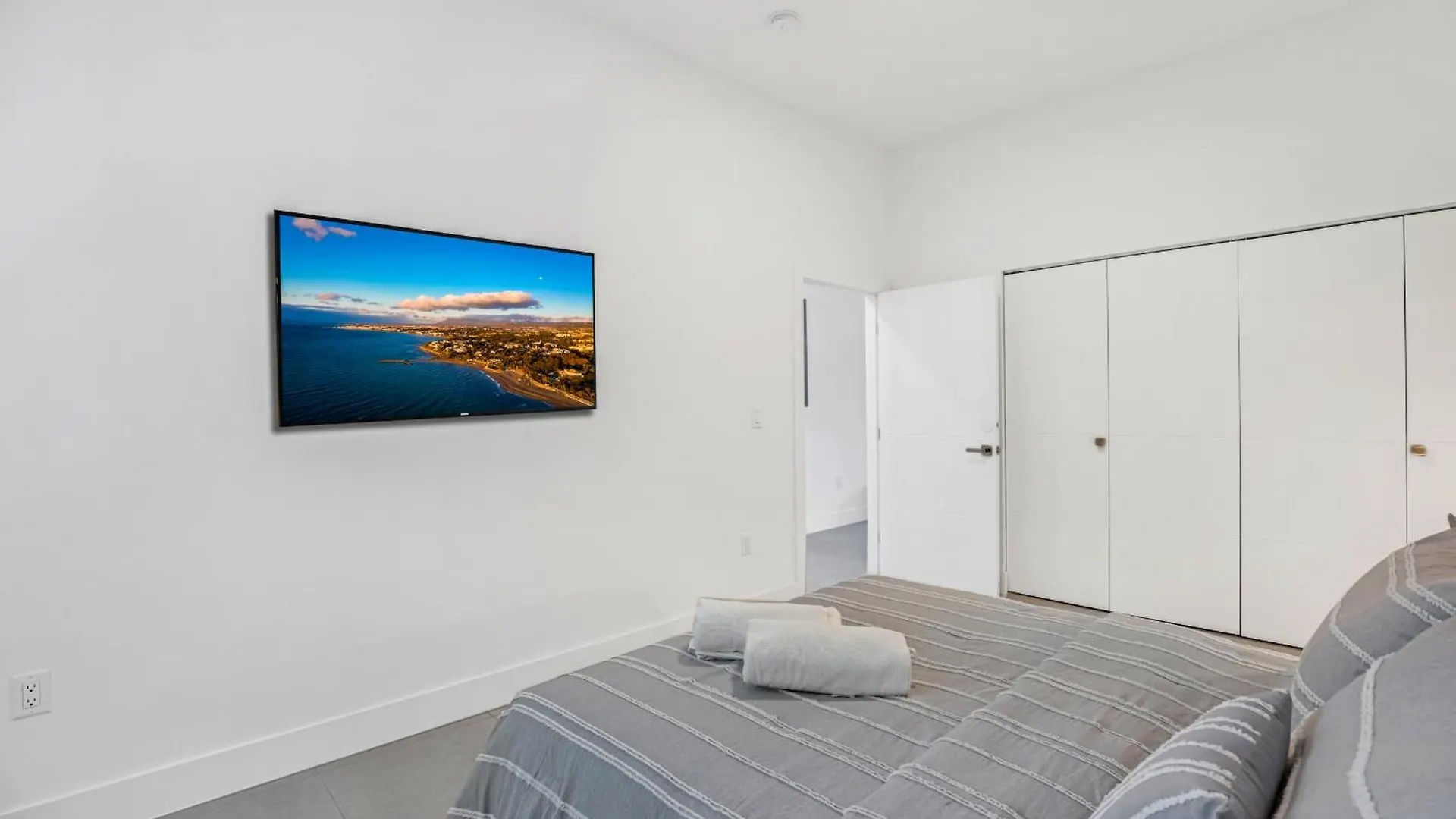בית נופש Up To 12 Guests! Modern Near Wynwood