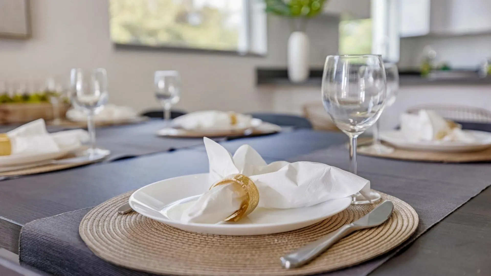 Up To 12 Guests! Modern Near Wynwood *