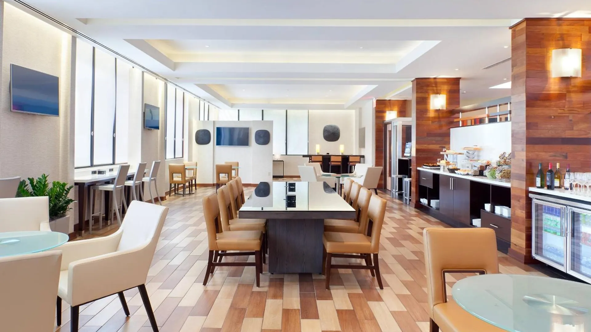 Airport Marriott Hotel 4*