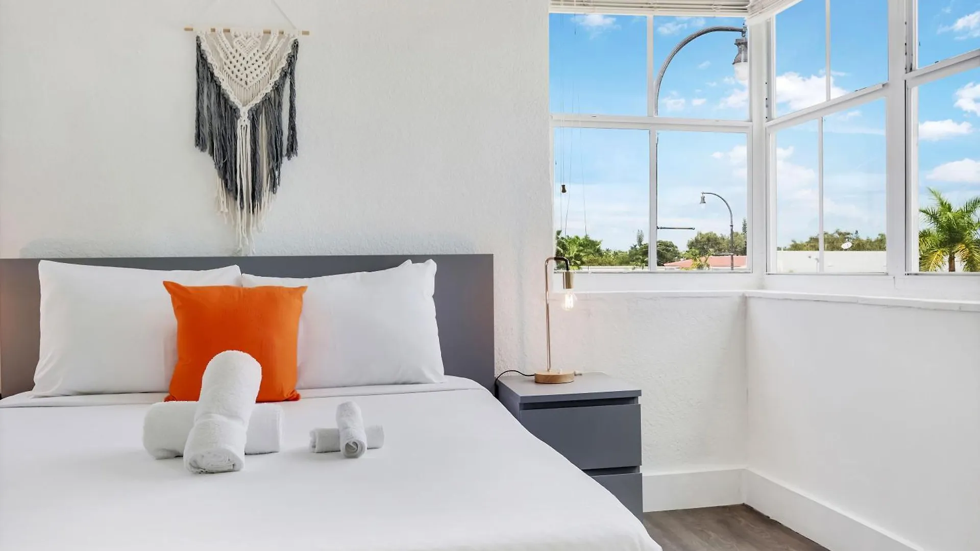 Treehouse Aparthotel Miami